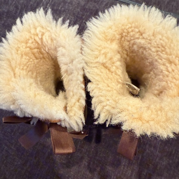 Toddler Girl Ugg Boots - Picture 3 of 4
